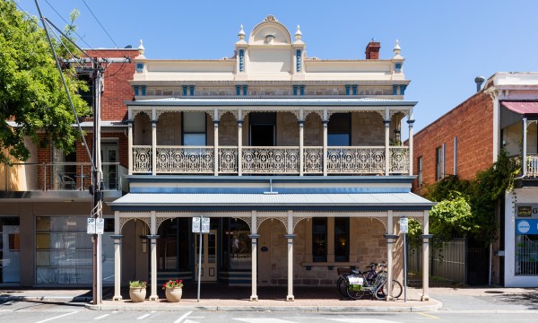 Thumbnail for Sydney-siders on Sturt Street