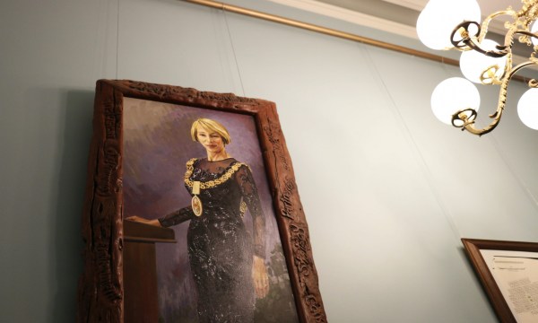 Thumbnail for ‘Insulting’: Adelaide Town Hall portrait divides council